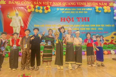 Các bạn tại Hội Thi giao lưu “Tiếng Việt của chúng em” dành cho học sinh DTTS tỉnh Đắk Nông năm học 2023-2024. Chúc mừng huyện nhà, chúc mừng các em❤️❤️❤️08:38/-strong/-heart:>:o:-((:-hĐã gửiXem trước khi gửiThả Files vào đây để xem lại trước khi gửi